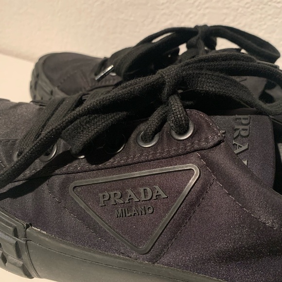 • PRADA Sneakers • - Picture 6 of 11